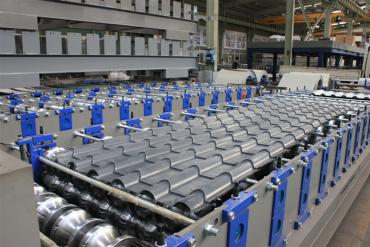Hogesnelheidsmachine voor het vormen van geglazuurde tegels