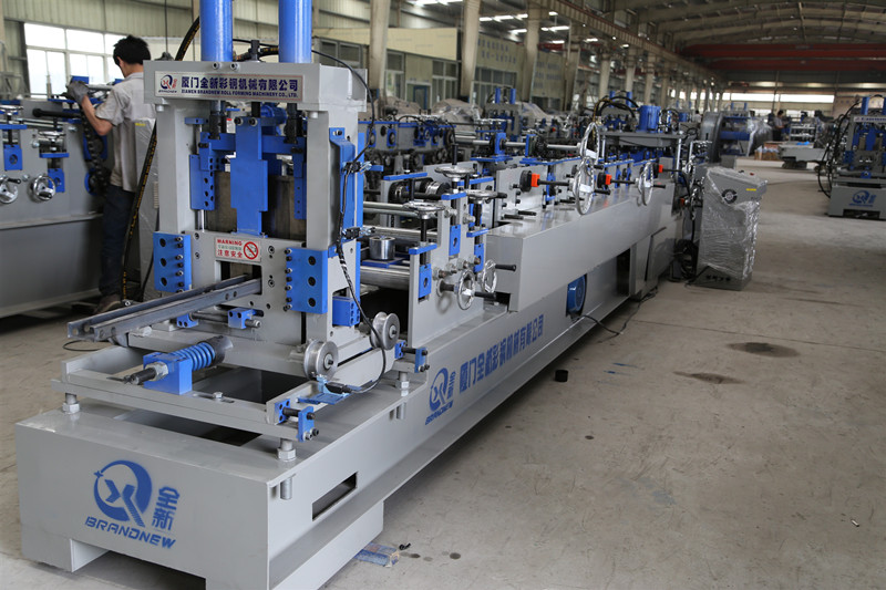 CZ100-300 Gordingrolvormmachine naar Vietnam